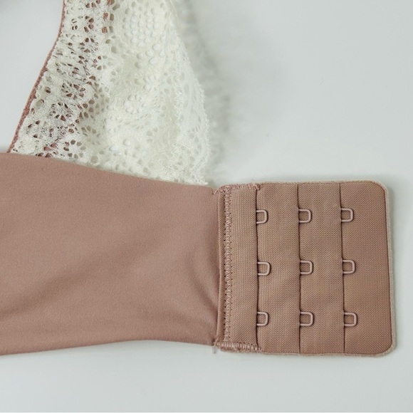 SOMA Embraceable Geo Lace Racerback bra Underwire Pink Beige Gold hardware 38DDD - Picture 8 of 8